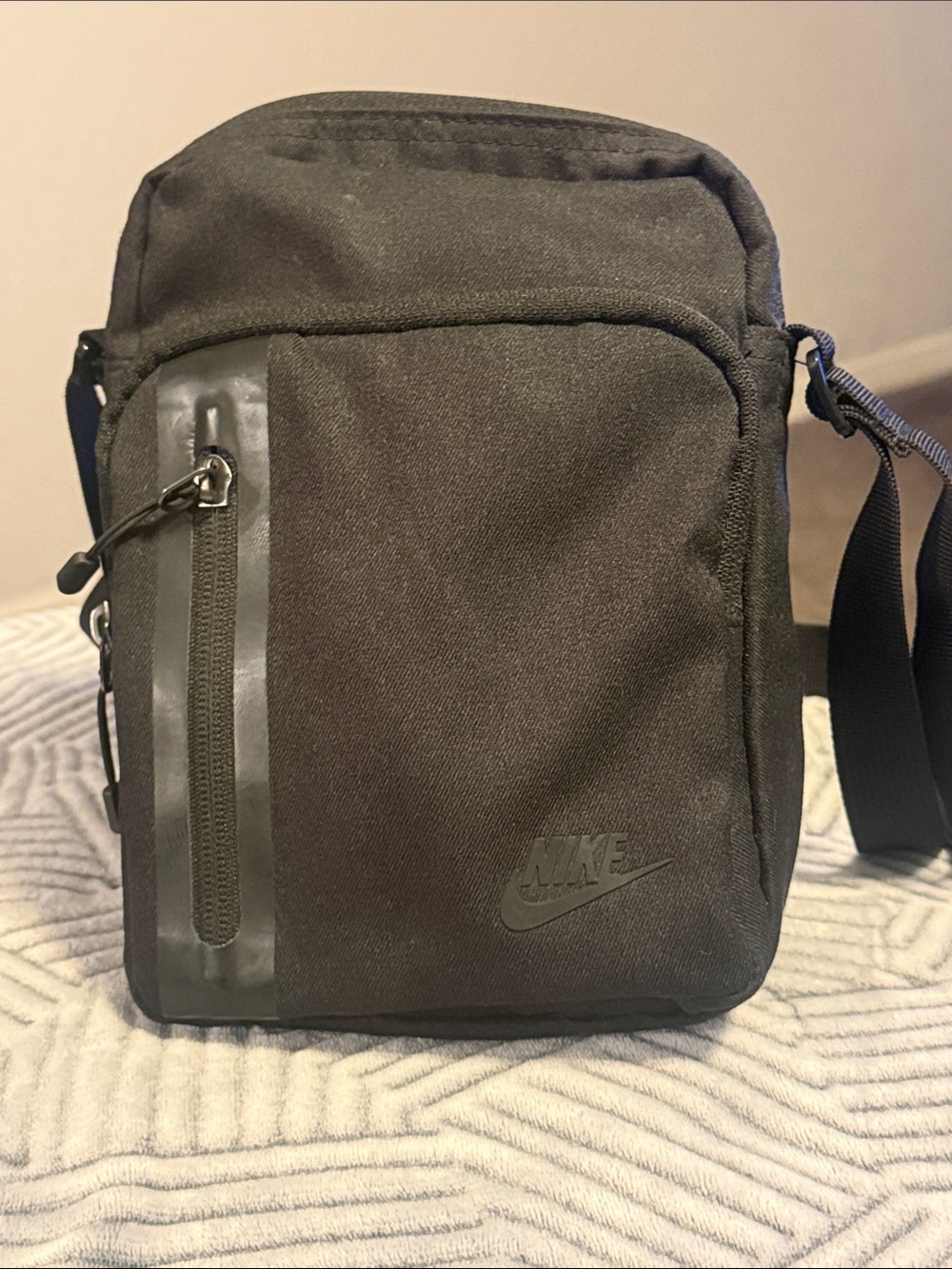 Nike Black Compact Crossbody Messenger Bag
